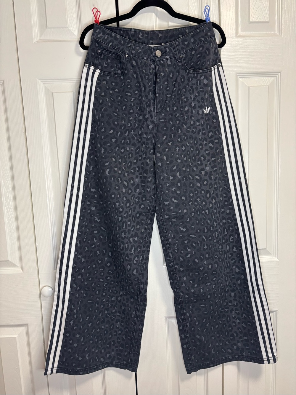 Adidas Originals Denim Loose Pants in Carbon Snow Leopard / size 28 / NWOT - Picture 3 of 5